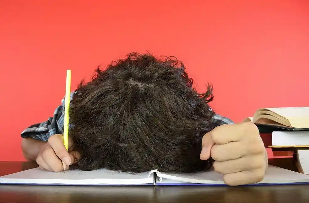 高三孩子压力大的表现_高三女生开学综合征_开学焦虑症状表现