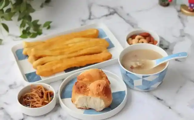 早餐摊小吃摊利润分析_创业接地气小生意赚钱机会_2025做什么小生意赚钱