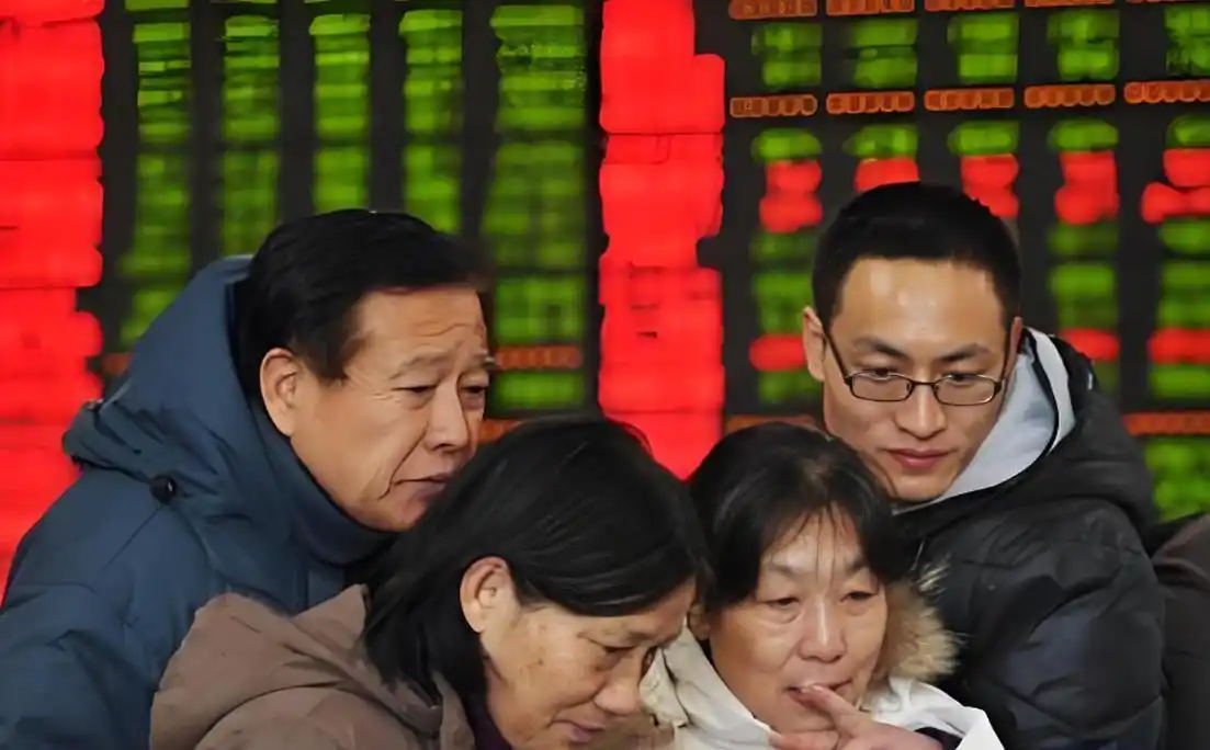 MACD滞后性破解_筹码峰识别主力底牌_股票筹码分布怎么看