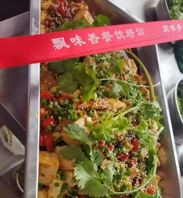 开小吃店经验不足如何选择店铺类型飘味香餐饮培训_学习经营管理知识飘味香餐饮加盟_没经验开加盟店好吗