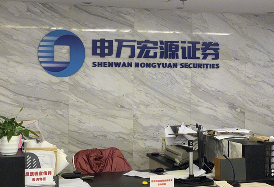 尚福林最新消息 股票_吴清上任首日处罚券商_中国证监会主席吴清上任